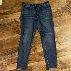 Maurice’s ever flex